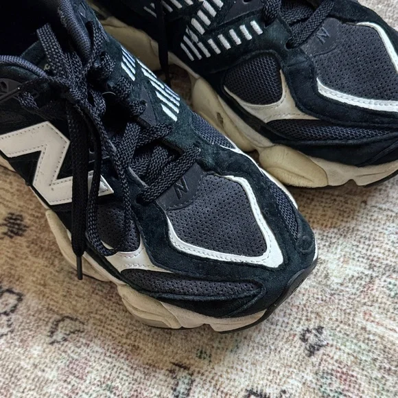 New Balance Black and White Men’s Sneakers NB 9060 - Picture 2 of 5